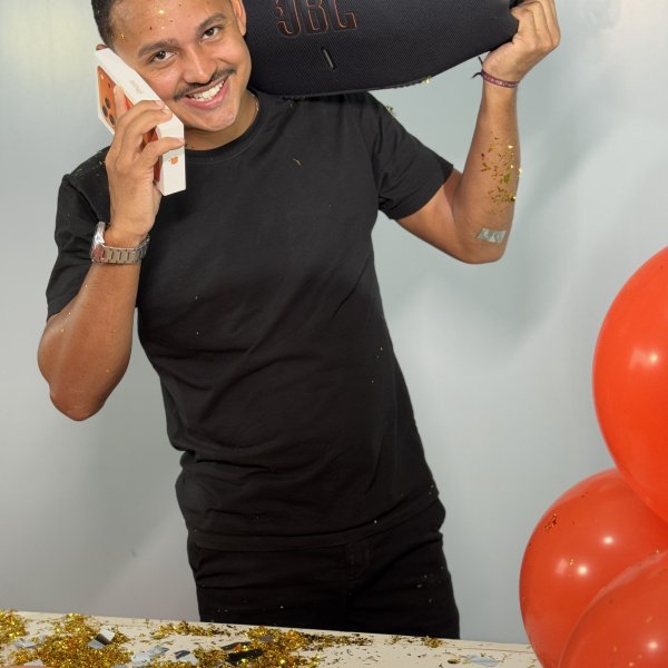 iPhone 17 pró max + 1 JBL BOOMBOX 4